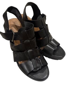 Universal Thread Black Leather Multi-Strap Slingback Heels